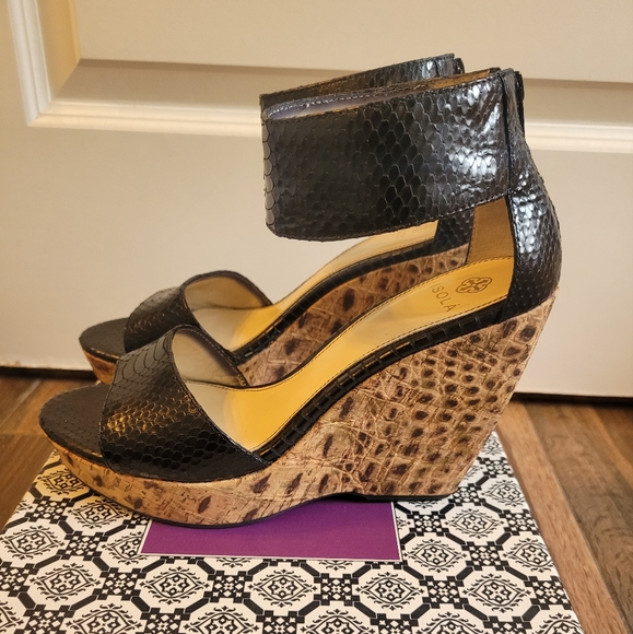 NWOT Isola Oasis Black Snake Print Cork Wedge Sandals - Picture 8 of 13